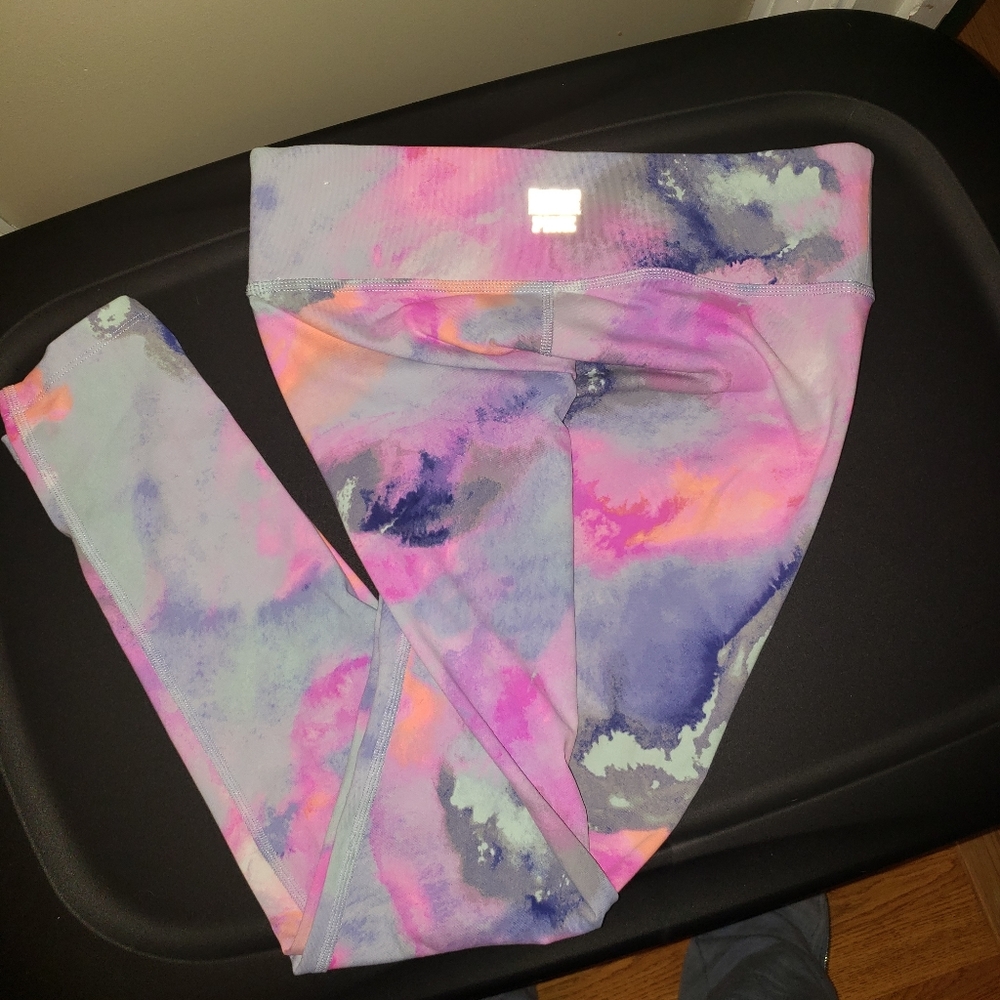 2 PC VS PINK HTF WATERCOLOR SET - Picture 4 of 8